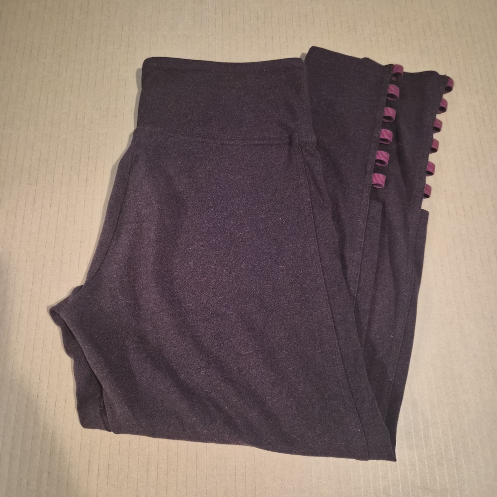 Victoria Sport Maroon Leggings